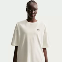 Nike Sportswear Classic Oversized Short-Sleeve T-Shirt Sail/Dark Hazel/Dark Hazel dámske tričko lomené biele — produktová fotografia na bielom pozadí, bočný