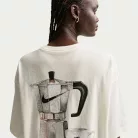 Nike Sportswear Classic Oversized Short-Sleeve T-Shirt Sail/Dark Hazel/Dark Hazel dámske tričko lomené biele — produktová fotografia na bielom pozadí, bočný