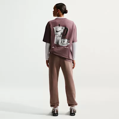Nike NSW Oversized Tee 'Tattoo/Sail' tričko lomené biele — produktová fotografia na bielom pozadí, bočný pohľad