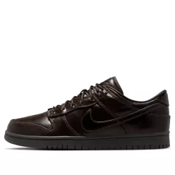 Nike Dunk Low Retro Premium Classic Brown Black nízke streetové tenisky hnedé-čierne — produktová fotografia na bielom pozadí, bočný pohľad