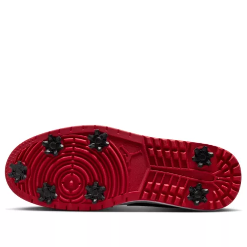 Jordan 1 Low Golf Spiked Chicago nízke streetové tenisky — produktová fotografia na bielom pozadí, bočný pohľad