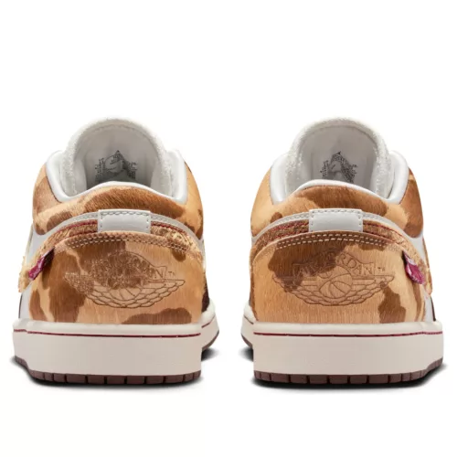 Jordan 1 Low SE Year of the Horse nízke streetové tenisky — produktová fotografia na bielom pozadí, bočný pohľad