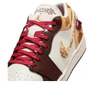 Jordan 1 Low SE Year of the Horse nízke streetové tenisky — produktová fotografia na bielom pozadí, bočný pohľad