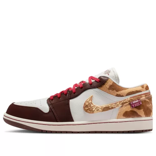 Jordan 1 Low SE Year of the Horse nízke streetové tenisky — produktová fotografia na bielom pozadí, bočný pohľad