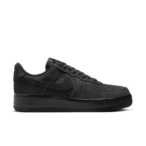 Nike Air Force 1 '07 Triple Black (W) nízke streetové tenisky čierne — produktová fotografia na bielom pozadí, bočný pohľad
