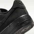 Nike Air Force 1 '07 Triple Black (W) nízke streetové tenisky čierne — produktová fotografia na bielom pozadí, bočný pohľad