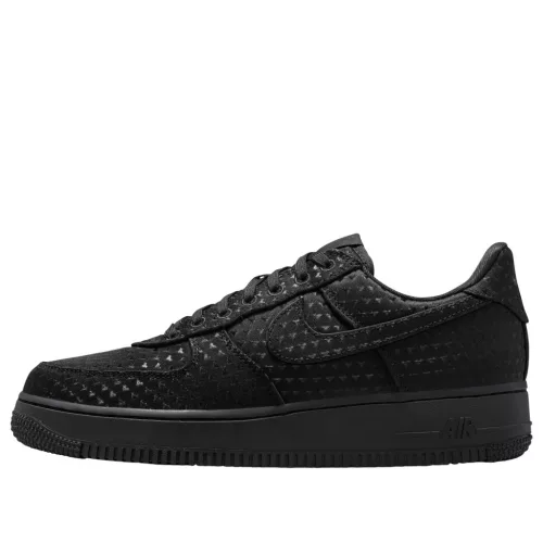 Nike Air Force 1 Low Valentine's Day Triple Black (2026) dámske nízke streetové tenisky čierne — produktová fotografia na bielom pozadí, bočný pohľad