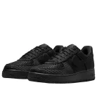 Nike Air Force 1 Low Valentine's Day Triple Black (2026) dámske nízke streetové tenisky čierne — produktová fotografia na bielom pozadí, bočný pohľad