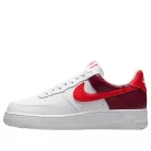 Nike Air Force 1 Low '07 White Light Crimson Gold Charm Bracelet dámske nízke streetové tenisky biele-červené — produktová fotografia na bielom pozadí, bočný