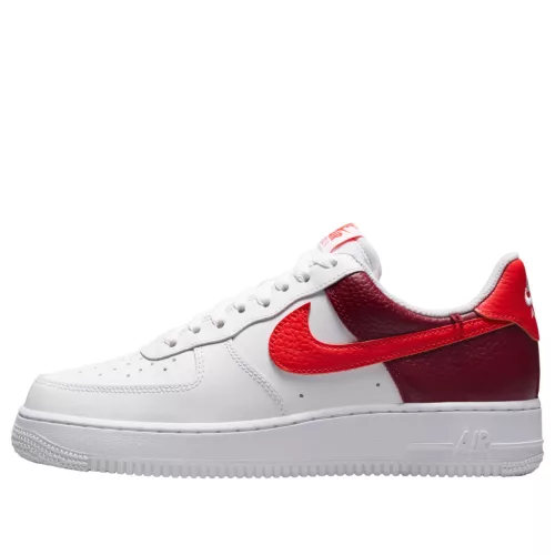 Nike Air Force 1 Low '07 White Light Crimson Gold Charm Bracelet dámske nízke streetové tenisky biele-červené — produktová fotografia na bielom pozadí, bočný