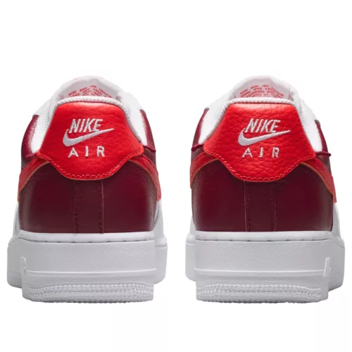 Nike Air Force 1 Low '07 White Light Crimson Gold Charm Bracelet dámske nízke streetové tenisky biele-červené — produktová fotografia na bielom pozadí, bočný
