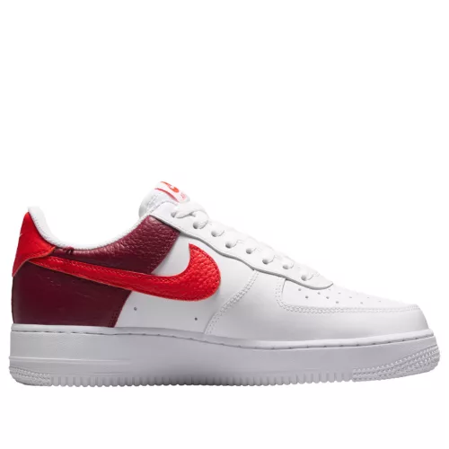 Nike Air Force 1 Low '07 White Light Crimson Gold Charm Bracelet dámske nízke streetové tenisky biele-červené — produktová fotografia na bielom pozadí, bočný