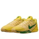 Nike Sabrina 3 Oregon Ducks dámske nízke basketbalové tenisky — produktová fotografia na bielom pozadí, bočný pohľad