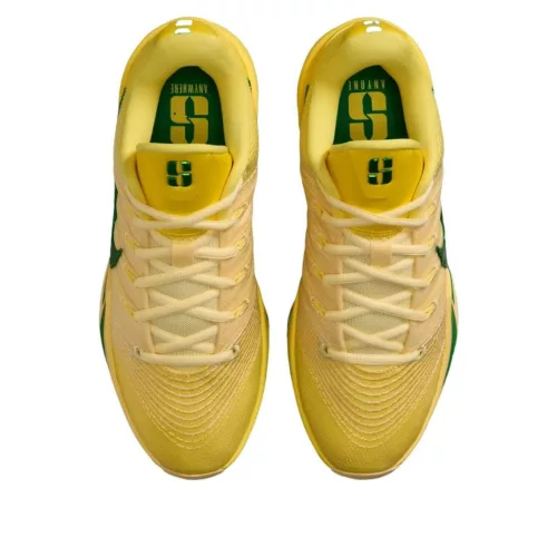 Nike Sabrina 3 Oregon Ducks dámske nízke basketbalové tenisky — produktová fotografia na bielom pozadí, bočný pohľad
