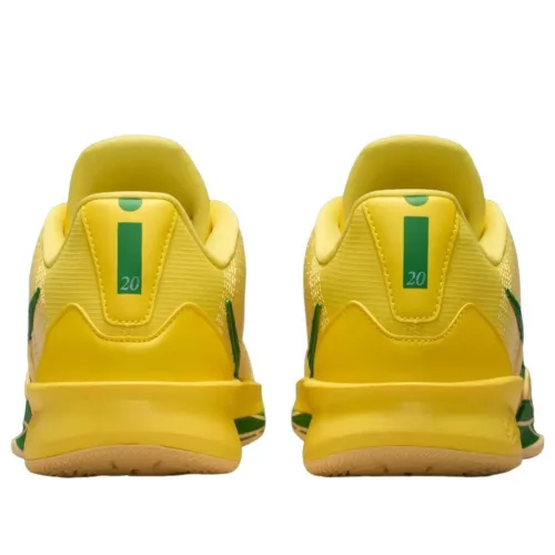 Nike Sabrina 3 Oregon Ducks dámske nízke basketbalové tenisky — produktová fotografia na bielom pozadí, bočný pohľad