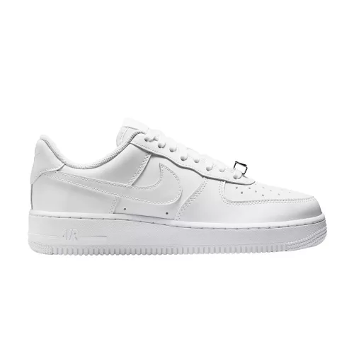 Nike Air Force 1 Low '07 Patent White dámske nízke streetové tenisky biele — produktová fotografia na bielom pozadí, bočný pohľad