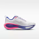 Nike Vomero Plus SE White Concord dámske nízke bežecké tenisky biele — produktová fotografia na bielom pozadí, bočný pohľad