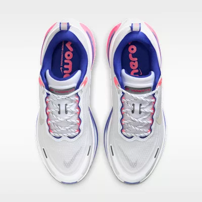 Nike Vomero Plus SE White Concord dámske nízke bežecké tenisky biele — produktová fotografia na bielom pozadí, bočný pohľad
