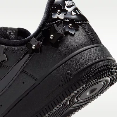 Nike Air Force 1 Low '07 Florette Black Off-Noir (Women's) dámske nízke mestské tenisky čierne