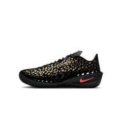 Nike Air Zoom GT Cut 4 Victor Wembanyama Gold Panther nízke basketbalové tenisky zlaté — produktová fotografia na bielom pozadí, bočný pohľad