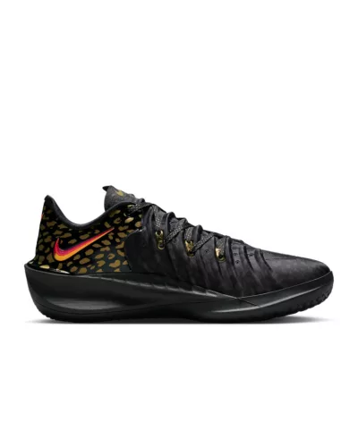 Nike Air Zoom GT Cut 4 Victor Wembanyama Gold Panther nízke basketbalové tenisky zlaté — produktová fotografia na bielom pozadí, bočný pohľad