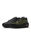 Nike Air Zoom GT Cut 4 Victor Wembanyama Gold Panther nízke basketbalové tenisky zlaté — produktová fotografia na bielom pozadí, bočný pohľad