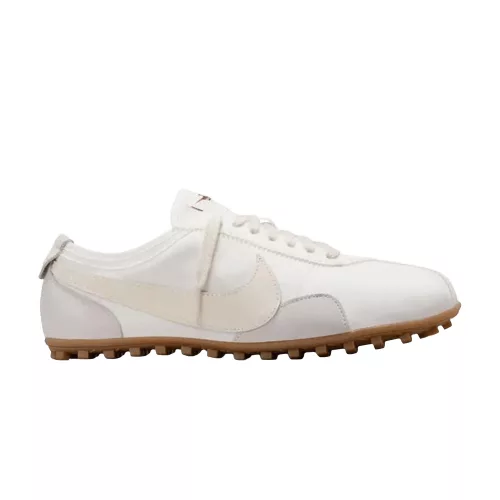 Nike Moon Shoe White Soft Pearl Gum dámske nízke streetové tenisky biele — produktová fotografia na bielom pozadí, bočný pohľad