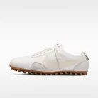 Nike Moon Shoe White Soft Pearl Gum dámske nízke streetové tenisky biele — produktová fotografia na bielom pozadí, bočný pohľad
