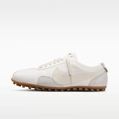 Nike Moon Shoe White Soft Pearl Gum dámske nízke streetové tenisky biele — produktová fotografia na bielom pozadí, bočný pohľad