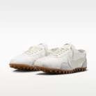 Nike Moon Shoe White Soft Pearl Gum dámske nízke streetové tenisky biele — produktová fotografia na bielom pozadí, bočný pohľad