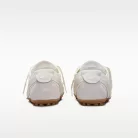 Nike Moon Shoe White Soft Pearl Gum dámske nízke streetové tenisky biele — produktová fotografia na bielom pozadí, bočný pohľad