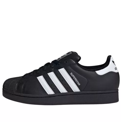 adidas Superstar 2 Core Black Cloud White nízke streetové tenisky čierne-biele — produktová fotografia na bielom pozadí, bočný pohľad