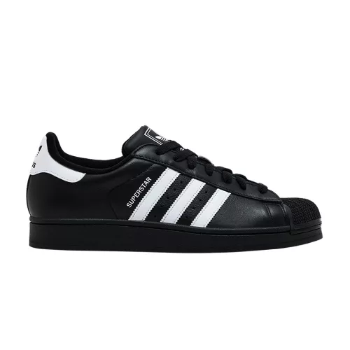 adidas Superstar 2 Core Black Cloud White nízke streetové tenisky čierne-biele — produktová fotografia na bielom pozadí, bočný pohľad