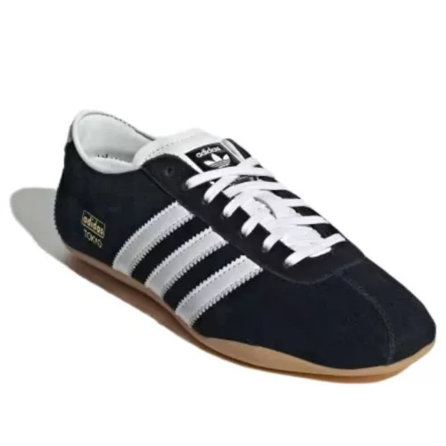 adidas Tokyo Black White dámske nízke streetové tenisky čierne-biele — produktová fotografia na bielom pozadí, bočný pohľad
