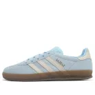 adidas Gazelle Indoor Clear Sky Off White dámske nízke streetové tenisky modré-lomené biele — produktová fotografia na bielom pozadí, bočný pohľad