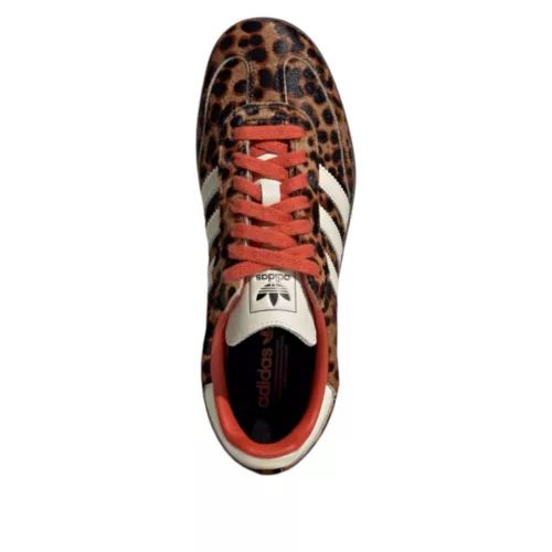 adidas Samba OG Preloved Red Leopard dámske nízke streetové tenisky červené — produktová fotografia na bielom pozadí, bočný pohľad