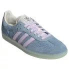 adidas Samba OG Tactile Blue Ice Lavender nízke streetové tenisky modré-levanduľové — produktová fotografia na bielom pozadí, bočný pohľad
