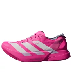 adidas Adizero Adios Pro 4 Shock Pink nízke bežecké tenisky ružové — produktová fotografia na bielom pozadí, bočný pohľad