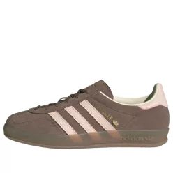 adidas Gazelle Indoor Earth Strata Wonder Quartz dámske nízke streetové tenisky hnedé-ružové — produktová fotografia na bielom pozadí, bočný pohľad