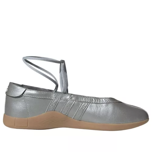 adidas Taekwondo Mei Ballet Silver Metallic Gum dámske nízke streetové tenisky strieborné — produktová fotografia na bielom pozadí, bočný pohľad
