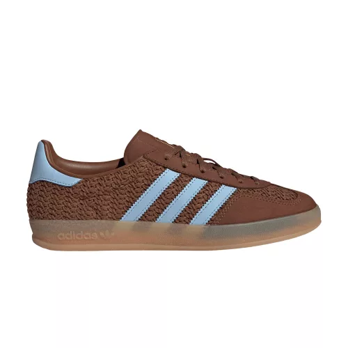 adidas Gazelle Indoor Preloved Brown Clear Sky Gum dámske nízke streetové tenisky hnedé — produktová fotografia na bielom pozadí, bočný pohľad