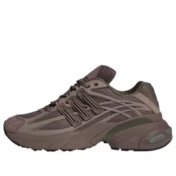 Adidas Adistar XLG 2.0 Chalky Brown nízke bežecké tenisky hnedé — produktová fotografia na bielom pozadí, bočný pohľad