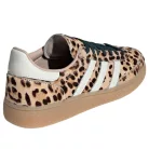 adidas Handball Spezial Leopard Magic Beige dámske nízke streetové tenisky béžové — produktová fotografia na bielom pozadí, bočný pohľad