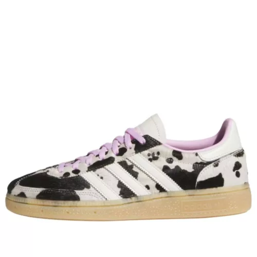 adidas Handball Spezial Cow Print Bliss Lilac dámske nízke streetové tenisky fialové — produktová fotografia na bielom pozadí, bočný pohľad