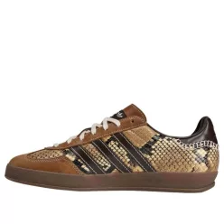 adidas Gazelle Indoor Wales Bonner Snakeskin nízke streetové tenisky — produktová fotografia na bielom pozadí, bočný pohľad