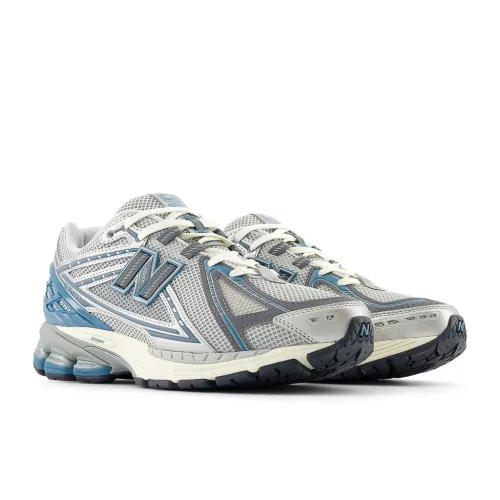 New Balance 1906R Silver Metallic Terrarium nízke streetové tenisky strieborné — produktová fotografia na bielom pozadí, bočný pohľad