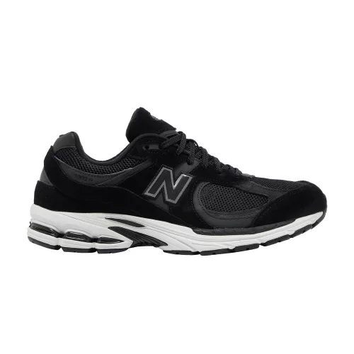 New Balance 2002R Black Gunmetal nízke streetové tenisky čierne — produktová fotografia na bielom pozadí, bočný pohľad