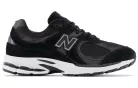 New Balance 2002R Black Gunmetal nízke streetové tenisky čierne — produktová fotografia na bielom pozadí, bočný pohľad