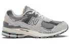 New Balance 2002R Protection Pack Rain Cloud nízke streetové tenisky — produktová fotografia na bielom pozadí, bočný pohľad