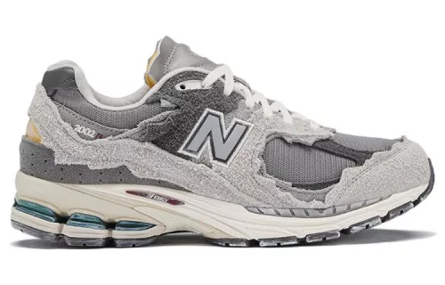New Balance 2002R Protection Pack Rain Cloud nízke streetové tenisky — produktová fotografia na bielom pozadí, bočný pohľad